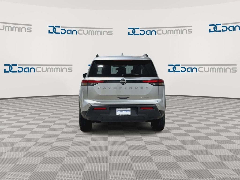 2024 Nissan Pathfinder SV