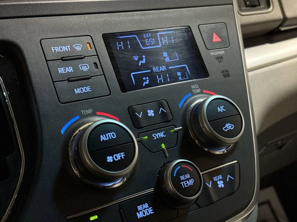 2016 Toyota Sienna LE AAS