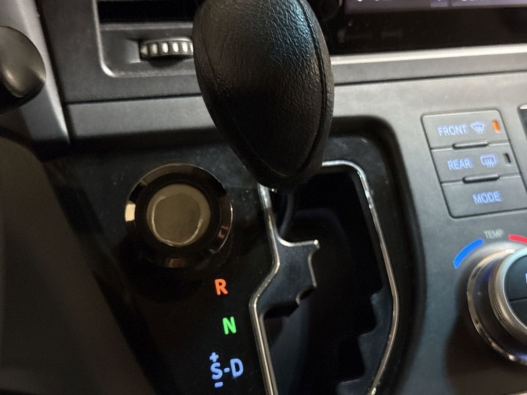2016 Toyota Sienna LE AAS