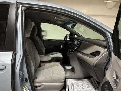2016 Toyota Sienna LE AAS