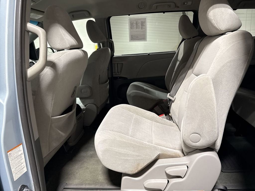 2016 Toyota Sienna LE AAS
