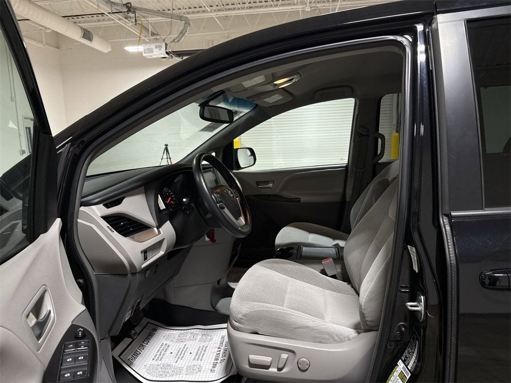 2015 Toyota Sienna LE AAS