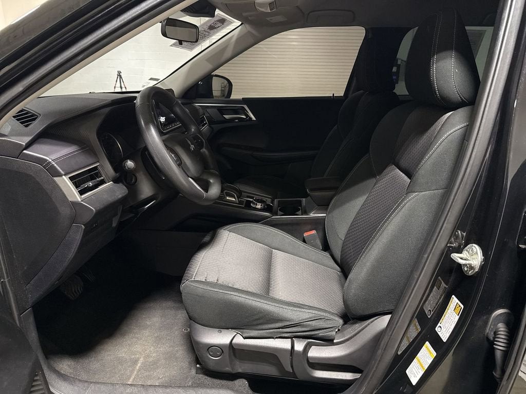 2022 Mitsubishi Outlander ES