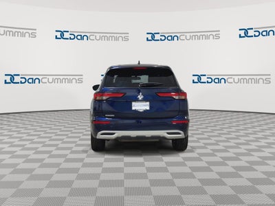 2024 Mitsubishi Outlander SE