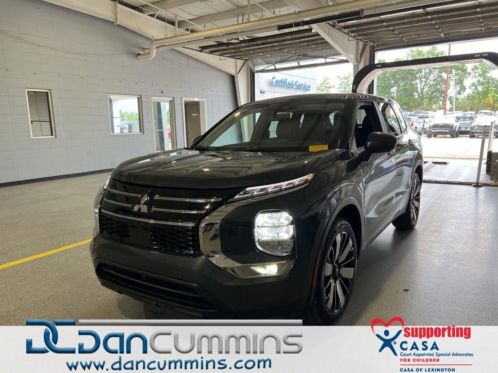 2025 Mitsubishi Outlander's photo