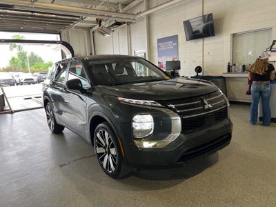 2025 Mitsubishi Outlander SE