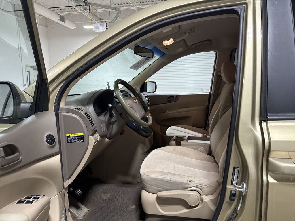 2010 Kia Sedona LX