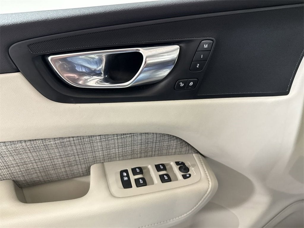 2022 Volvo XC60 Momentum