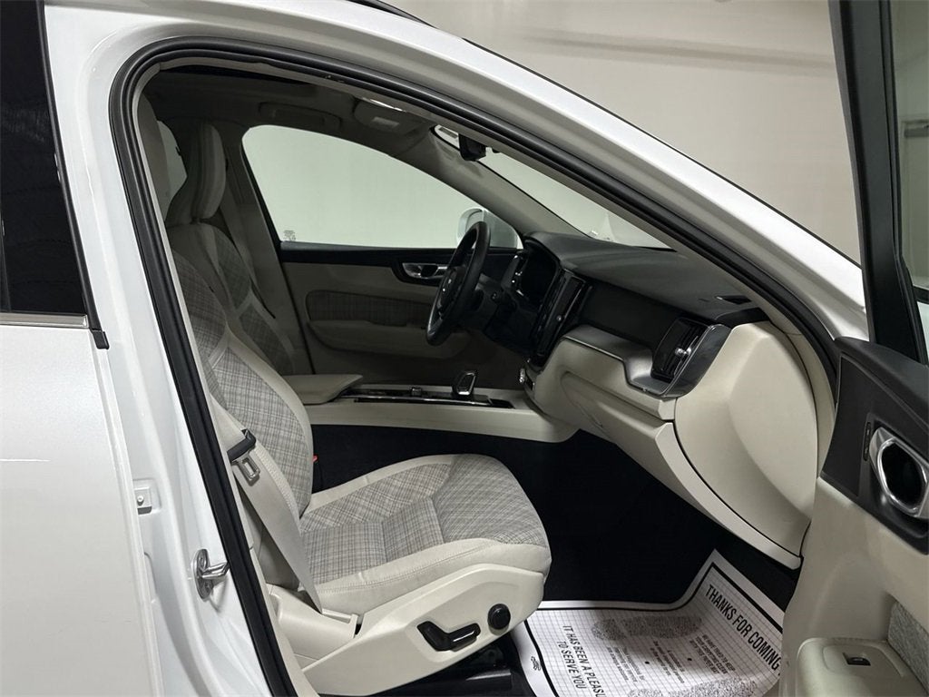 2022 Volvo XC60 Momentum