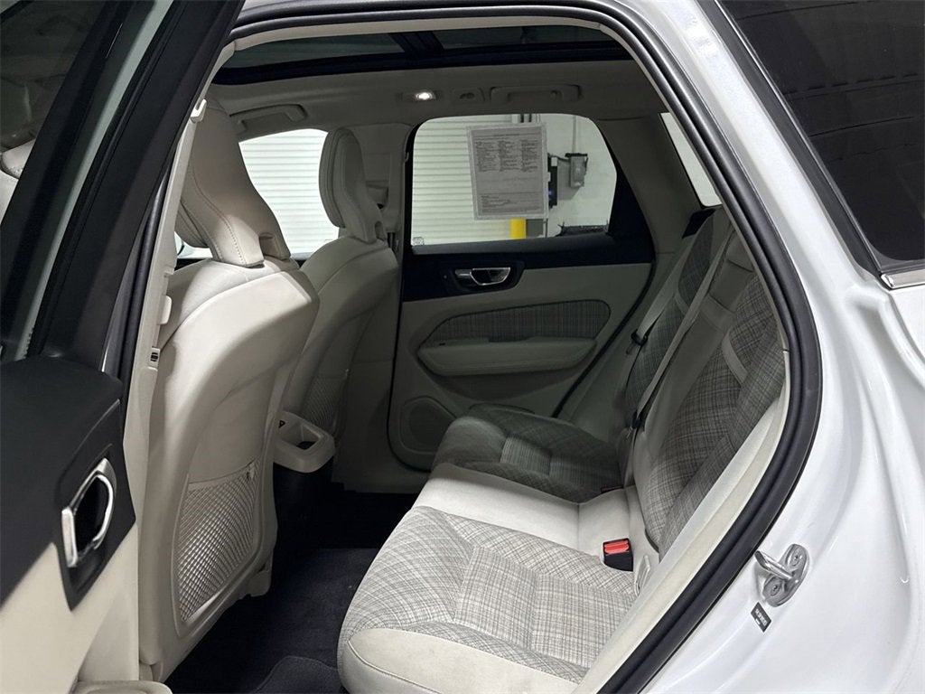 2022 Volvo XC60 Momentum