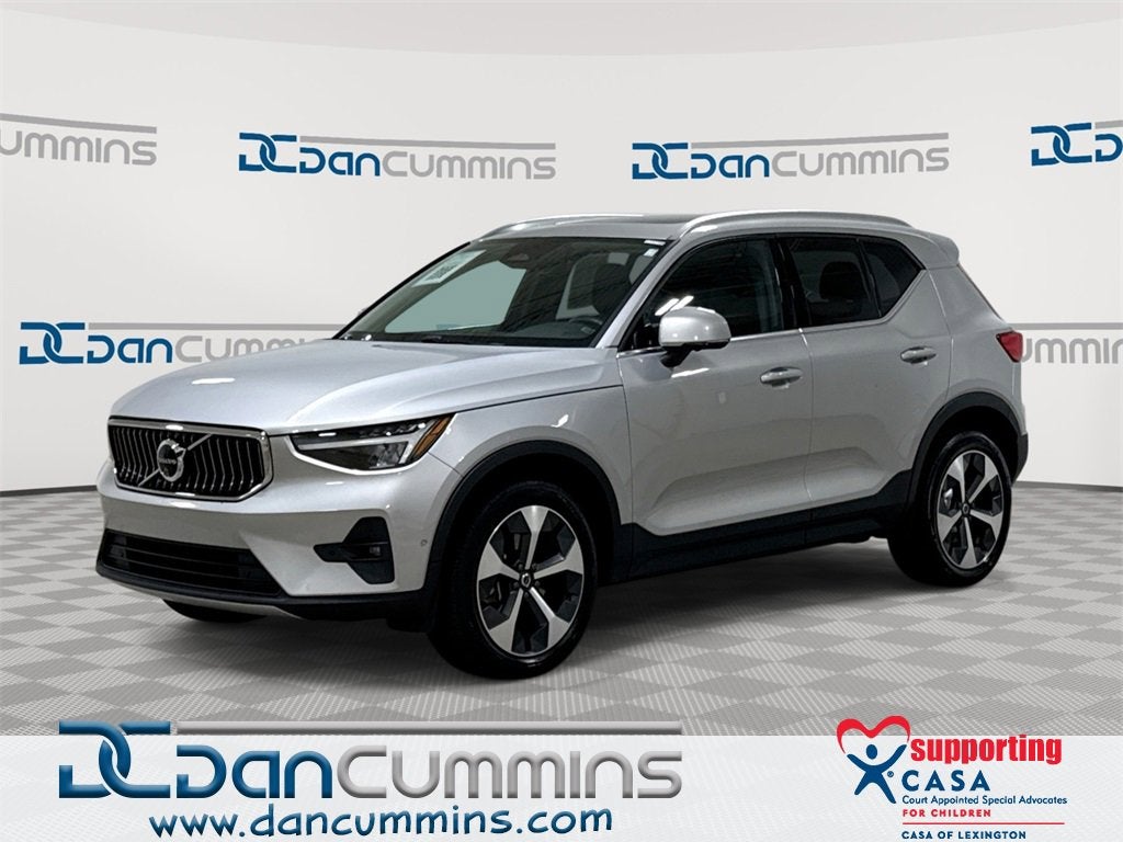 2024 Volvo XC40 Plus Bright Theme