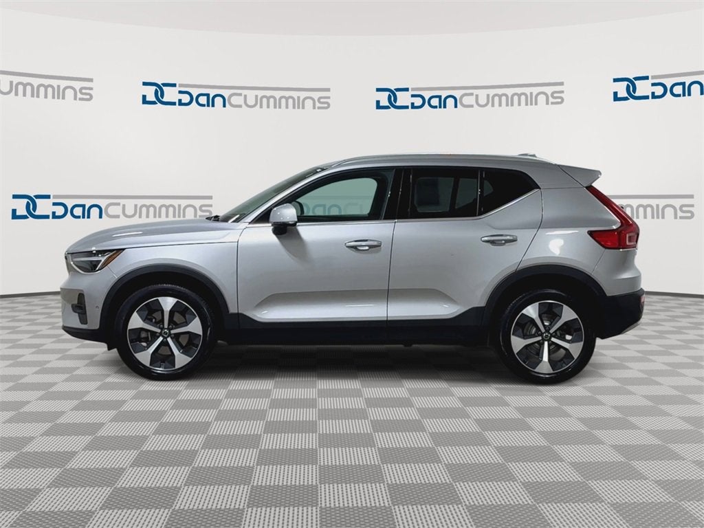 2024 Volvo XC40 Plus Bright Theme