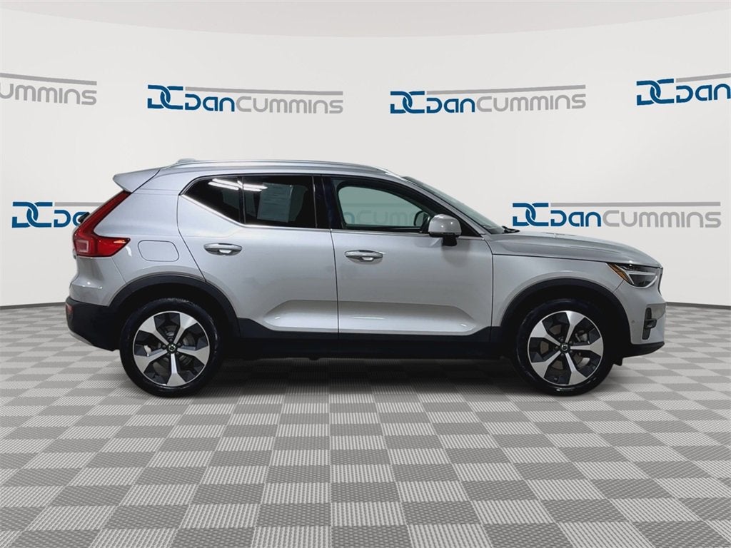 2024 Volvo XC40 Plus Bright Theme