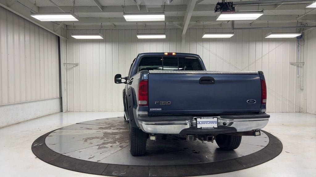2004 Ford Super Duty F-350 SRW XL