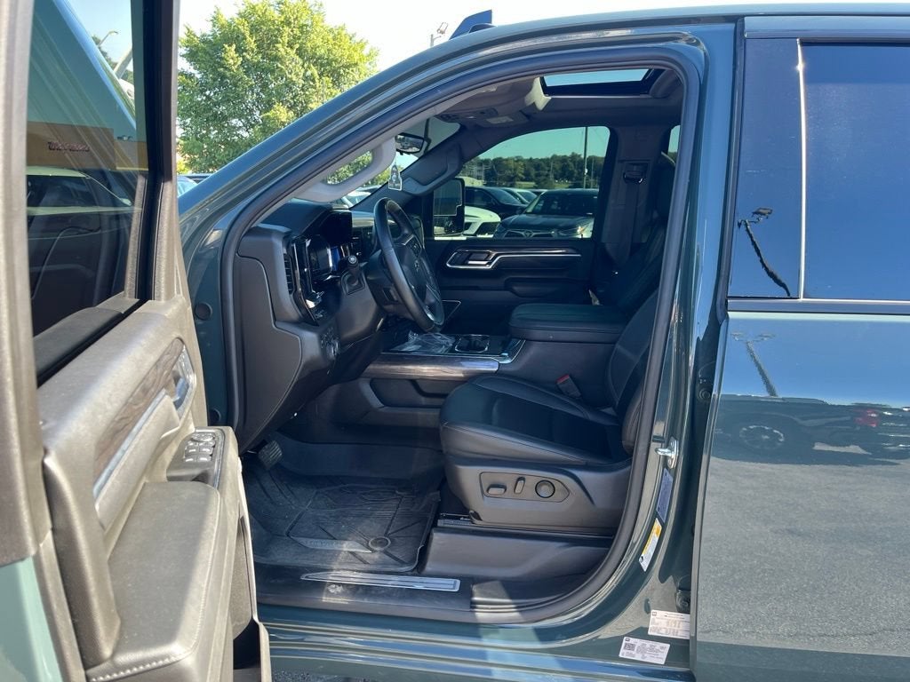 2025 Chevrolet Silverado 3500 HD LTZ