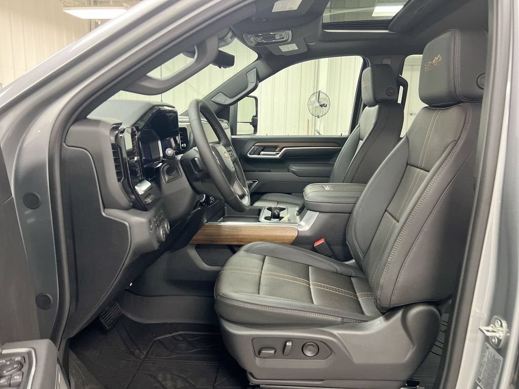 2026 Chevrolet Silverado 3500 HD High Country DRW