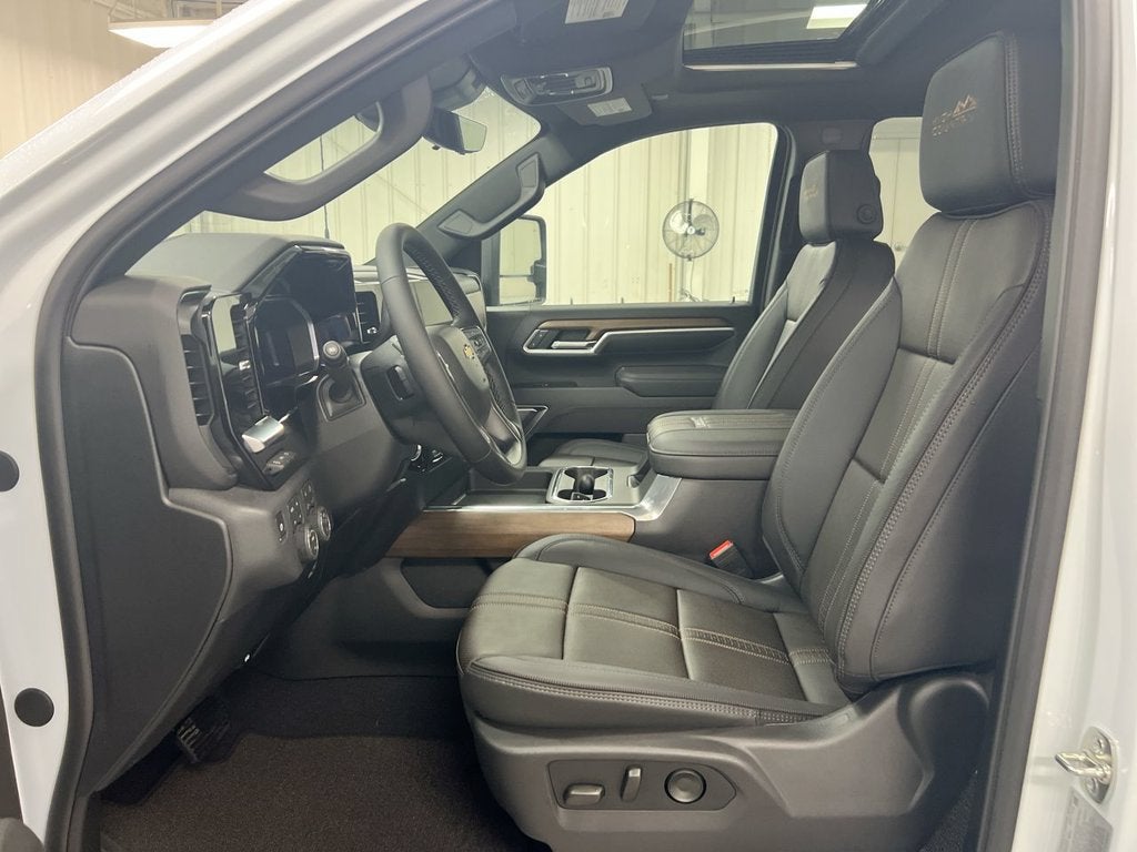 2026 Chevrolet Silverado 3500 HD High Country DRW