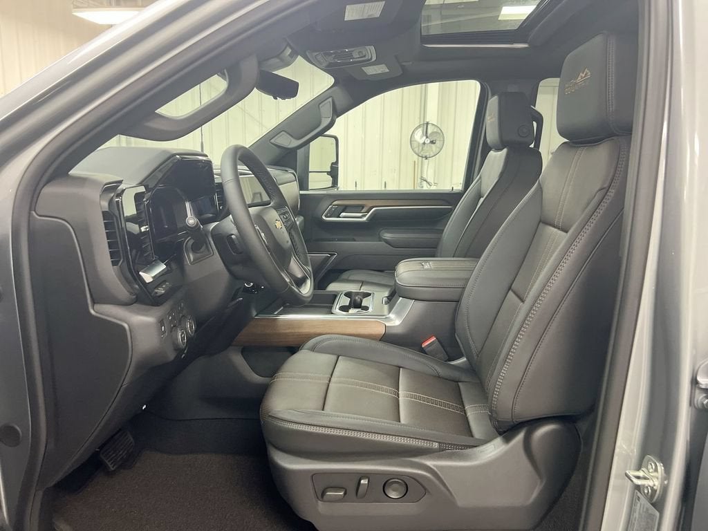 2026 Chevrolet Silverado 3500 HD High Country DRW