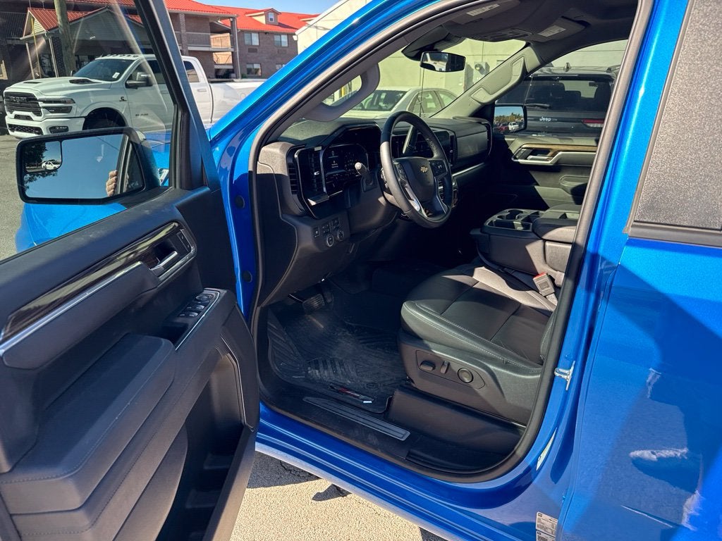 2025 Chevrolet Silverado 1500 LT