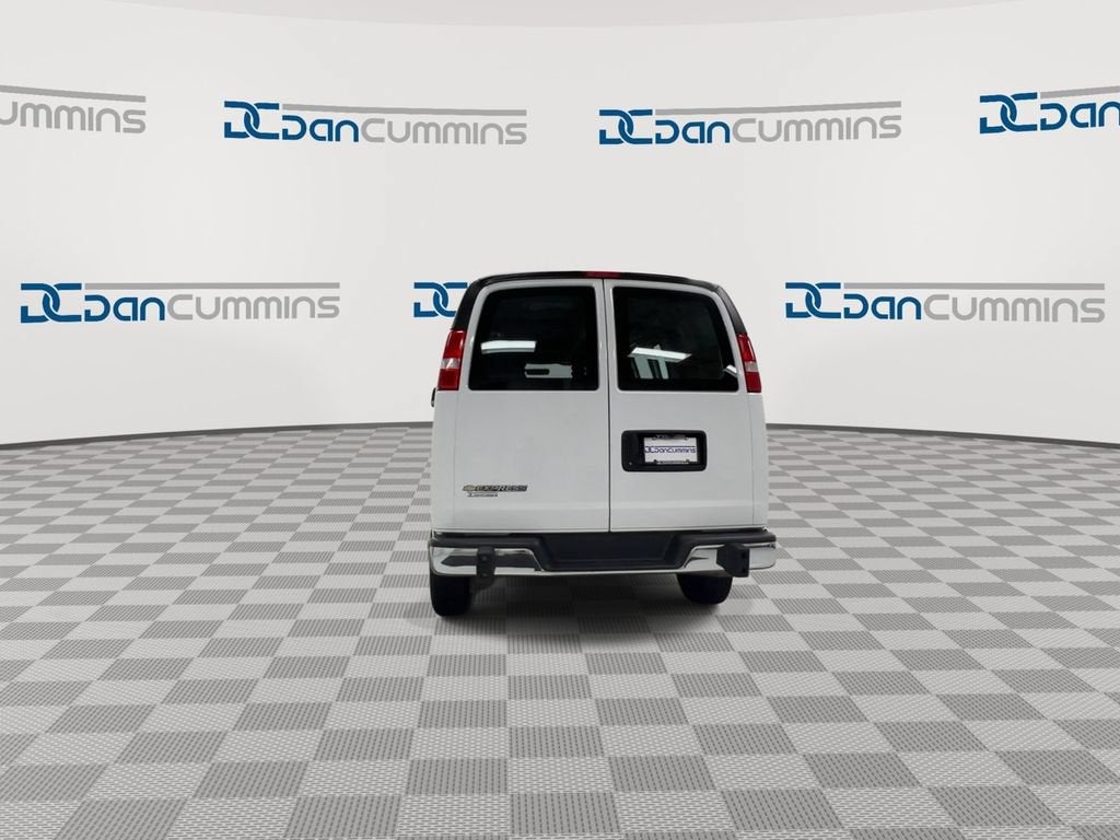 2025 Chevrolet Express Cargo WT