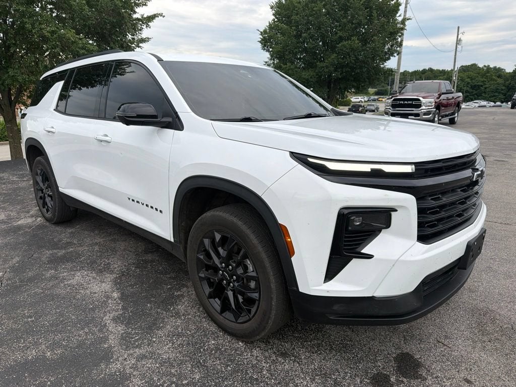 2024 Chevrolet Traverse LT