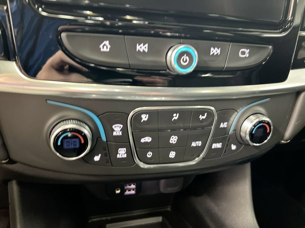 2023 Chevrolet Traverse LT Leather