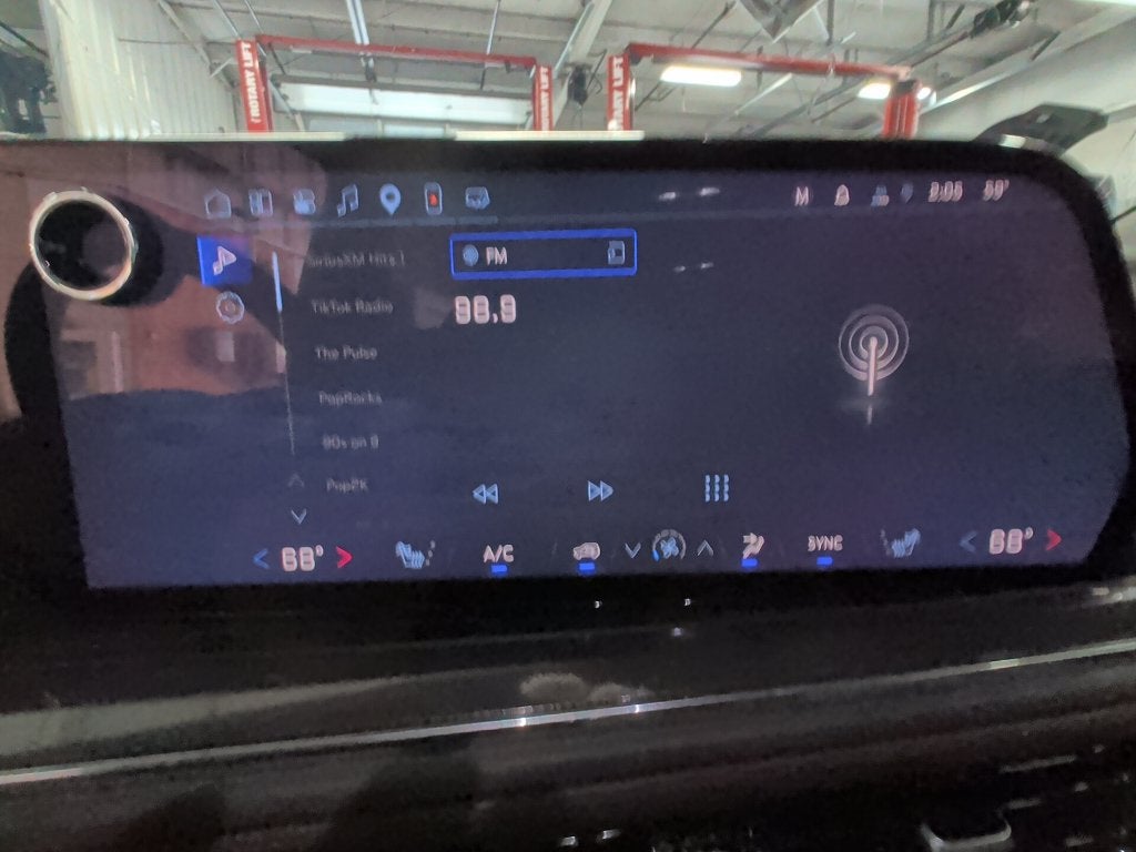 2025 Chevrolet Suburban RST