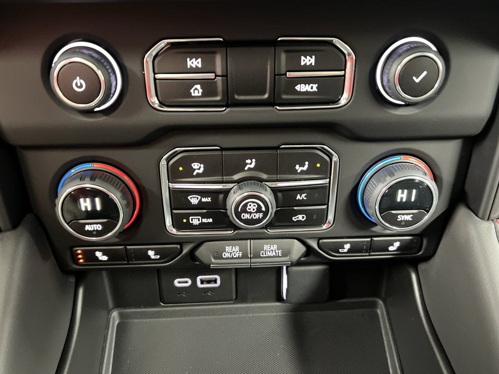 2023 Chevrolet Suburban RST