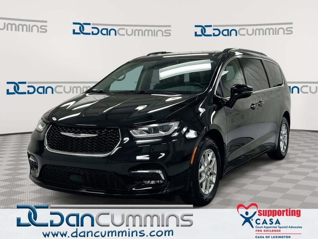 2022 Chrysler Pacifica Touring L's photo