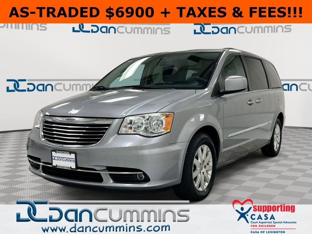 2014 Chrysler Town & Country Touring's photo