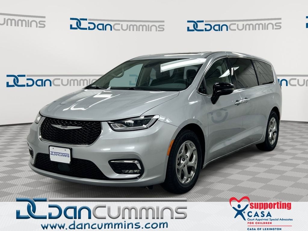 2024 Chrysler Pacifica Limited's photo