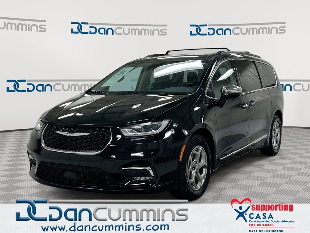 2023 Chrysler Pacifica Limited's photo