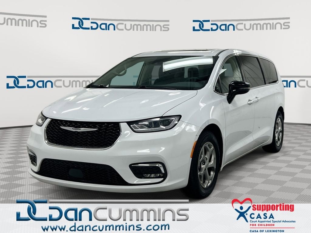2024 Chrysler Pacifica Limited's photo