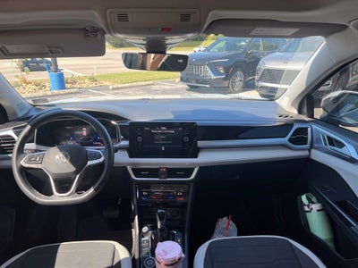 2025 Volkswagen Taos SE