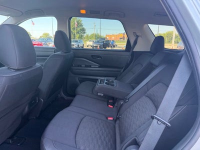 2023 Nissan Pathfinder SV