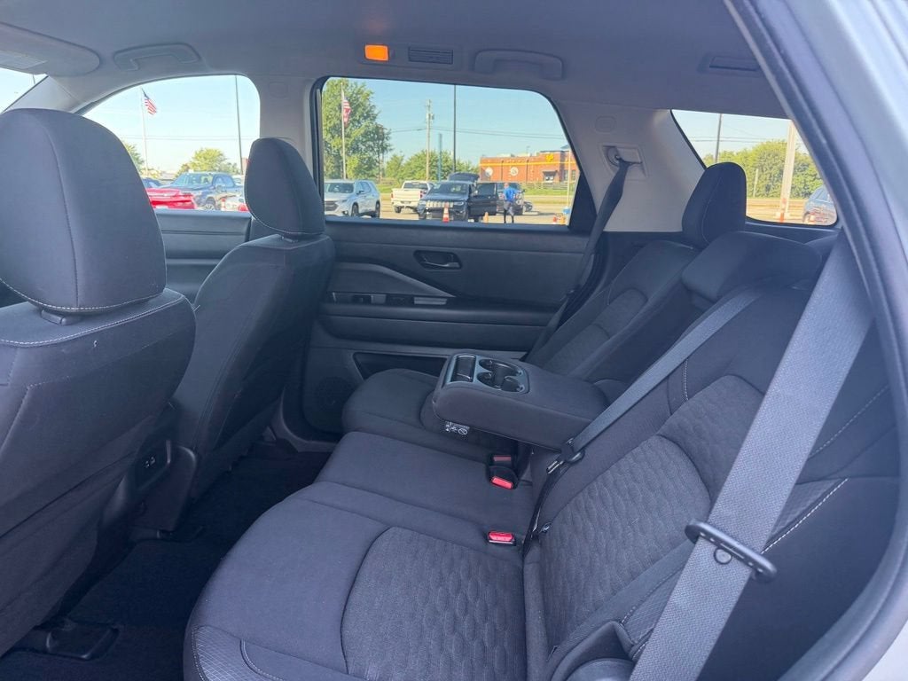 2023 Nissan Pathfinder SV
