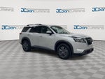 2023 Nissan Pathfinder SV
