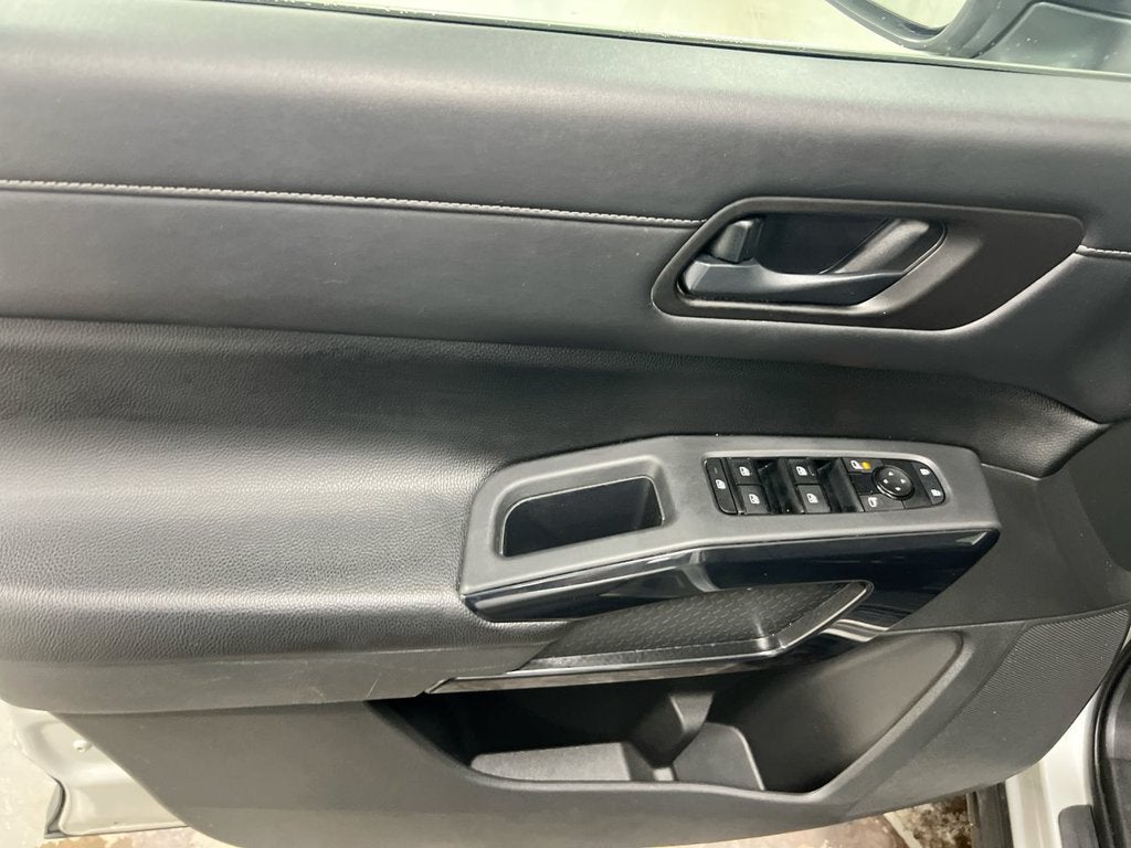 2023 Nissan Pathfinder SV