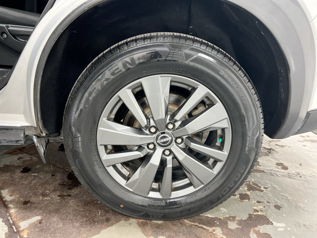 2023 Nissan Pathfinder SV