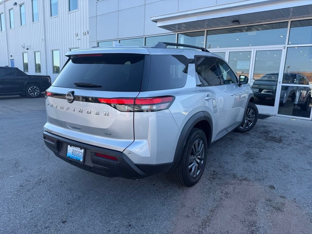 2023 Nissan Pathfinder SV