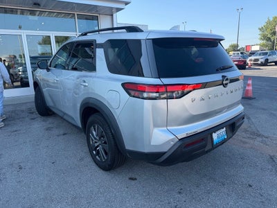 2023 Nissan Pathfinder SV