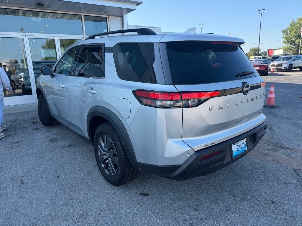 2023 Nissan Pathfinder SV