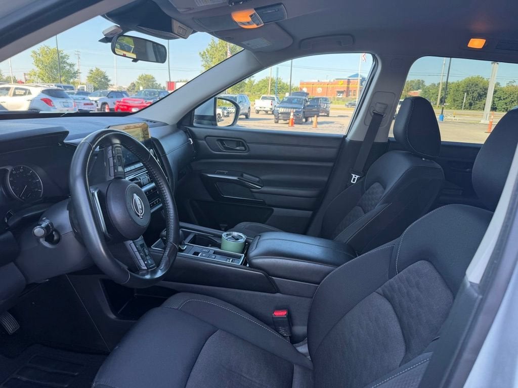 2023 Nissan Pathfinder SV