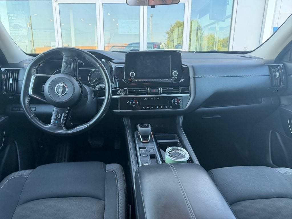 2023 Nissan Pathfinder SV