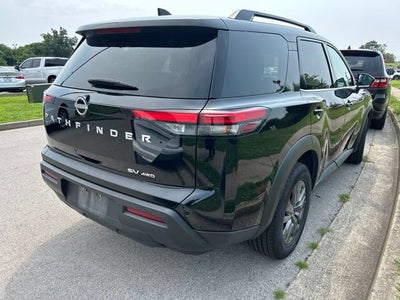 2024 Nissan Pathfinder SV