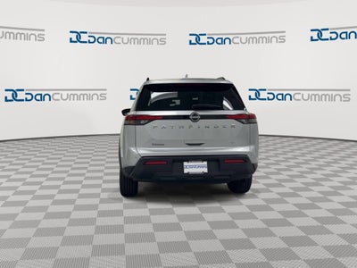2025 Nissan Pathfinder SV