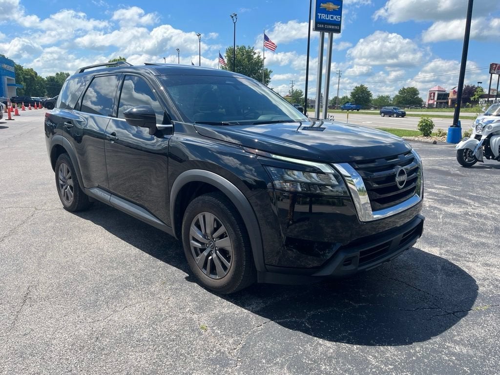 2023 Nissan Pathfinder SV