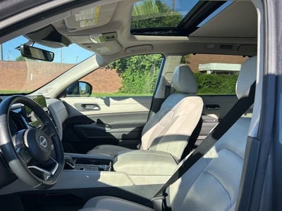 2023 Nissan Pathfinder SL