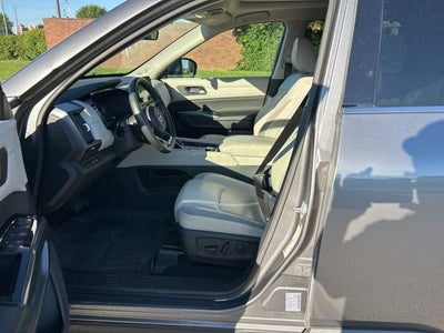 2023 Nissan Pathfinder SL