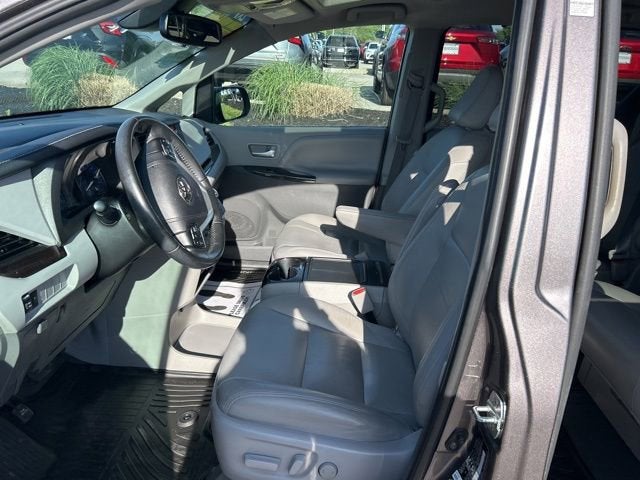 2020 Toyota Sienna XLE